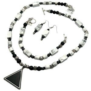 Onyx Pendant - White Howlite, Labradorite, Black Jasper, Onyx & Pewter